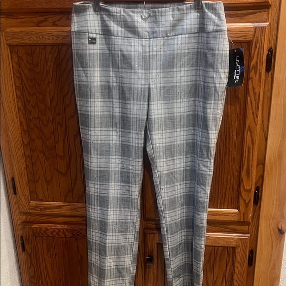 LISETTE Pants - Lisette NWT Gray Plaid capris SZ 14